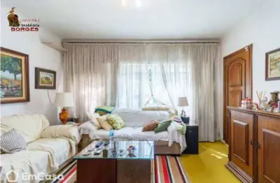 Sobrado em rua tranquila, 3 dormitórios-suite- 3 garagens-quintal!!!