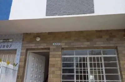 Renovado com valor imperdível! 2 dorm, lavabo, edícula, lavanderia, 1 vaga