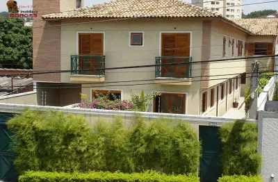 Casa nova em condomínio fechado - 4 dormitórios - 127m².