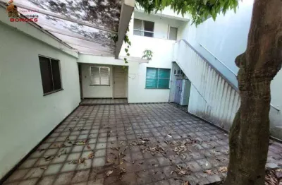 Atenção investidores, sobrado com vários dts,  ótimo para república!!!!