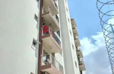 Apto. prox. metro-terraço-ensolarado-armarios-confira!!!