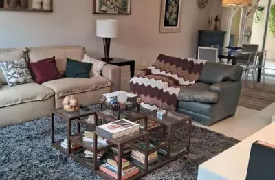 Totalmente refornada-decorada - local nobre - quintal - brooklin!!