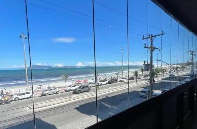 Apartamento de alto padrão em frente à Praia do Forte em Cabo Frio.