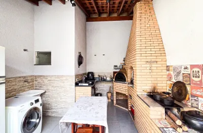 Casa com 3 quartos à venda na Avenida Barão de Serra Negra, 012, Vila Rezende, Piracicaba