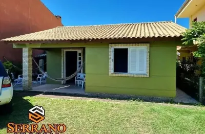 Casa  à poucos metros do mar à venda na praia de imbé- balneário albatroz/rs