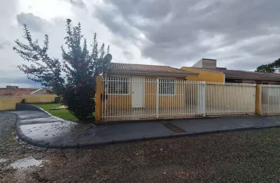 Casa em araucária, bairro thomaz coelho dentro de condomínio, isolada, com 2 quartos desocupada com 2 vagas de garagem
