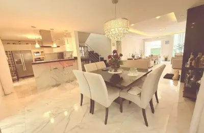 Casa em condomínio fechado com 4 quartos à venda na Rua Hermenegildo Luca, 101, Butiatuvinha, Curitiba, 264 m2 por R$ 2.500.000