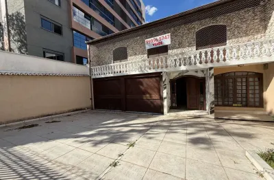 Imperdível casa à venda em curitiba-pr, água verde: 4 quartos, 3 suítes, 3 salas, 5 banheiros, 6 vagas, 260m². venha conferir!