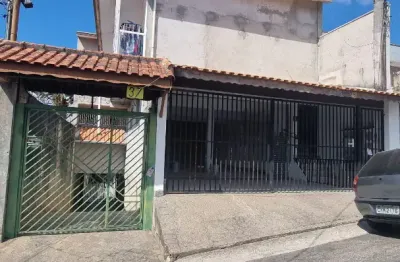 Casa com 3 quartos sendo 1 suíte com varanda e planejados na cazinha
