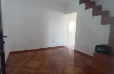 Casa individual de 2 dormitórios e 1 vaga de garagem para alugar no parque pinheiros taboão da serra / sp