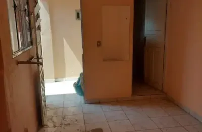 Bela casa de 2 dormitórios para locação no parque marabá, taboão da serra/sp