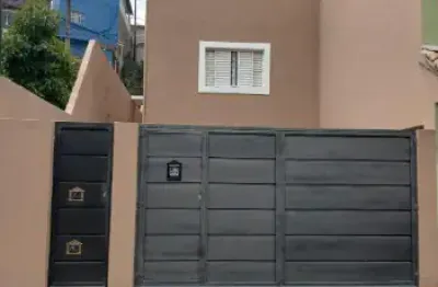 Casa com 2 quartos para alugar na Rua Maria Smid, 207, Parque Pinheiros, Taboão da Serra