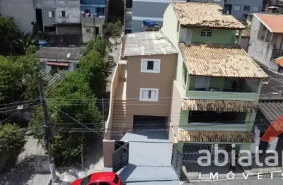 Casa com 2 quartos para alugar na Rua Maria Smid, 207, Parque Pinheiros, Taboão da Serra