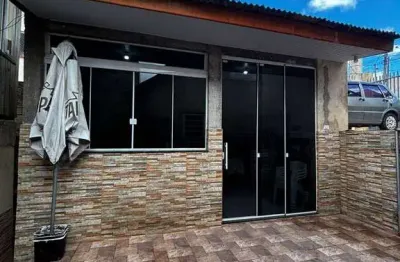 Casa à venda na Avenida Allan Kardec, Atuba, Colombo