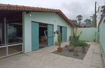 Casa com piscina balneario flórida, 140 metros da praia grande/sp