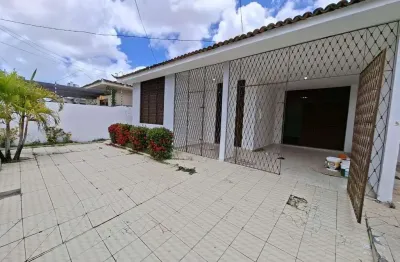 Casa no Bairro dos Estados 03 Quartos sendo 01 Suíte Excelente Localização