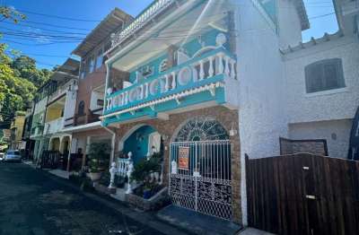 Angra dos reis vendo casa triplex ,3 suites centro angra 1 vaga