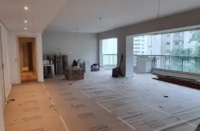 Apartamento alto padrão totalmente  reformado – 230m² | 3 suítes | 4 vagas + depósito | andar alto