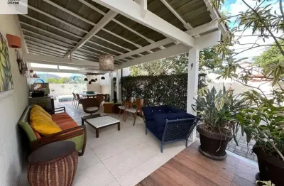 Casa em condomínio reformada, com 3 quartos a 300 metros da praia de geribá.