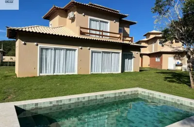 Casa nova em condomínio com 4 suítes e piscina privativa.