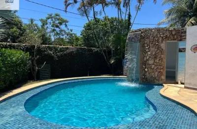 Casa linear na segunda quadra da praia, em manguinhos.
