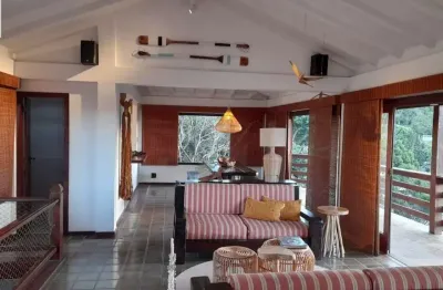 Casa em condomínio, 3 quartos e linda vista para o mar.