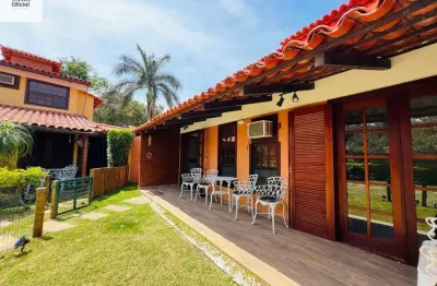 Casa em condomínio com 3 quartos, quintal, a 400 metros da praia de geribá - búzios