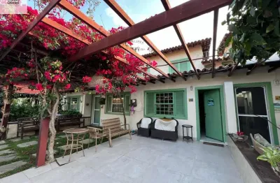 Casa em condomínio recém reformada próximo ao centro de búzios.