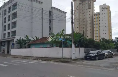 Terreno à venda na avenida nereu ramos, 32, centro, balneário piçarras, 550 m2 por r$ 3.600.000