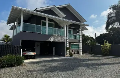 Casa com 3 quartos à venda na Francisca Figueiredo de Andrade, 37, Centro, Balneário Piçarras, 315 m2 por R$ 3.100.000