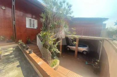 Casa grande e recém reformada com 167m², com 3 quintais, garagem para dois carros, podendo ser... - ca0456