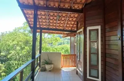 Casa de madeira com 4 quartos no condomínio alpes de caieiras