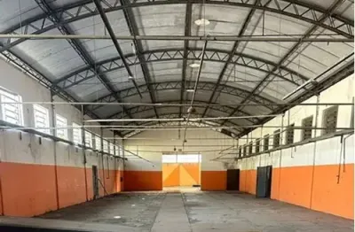 Galpão em área industrial com 2.700m2 em laranjeiras - caieiras