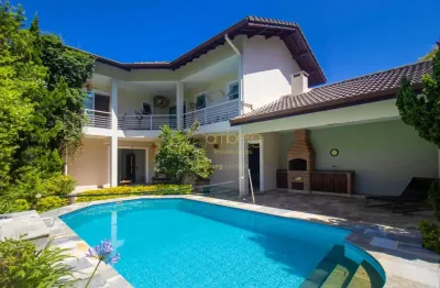 Casa com 4 Quartos e 6 banheiros à Venda, 450 m² por R$ 2.846.000