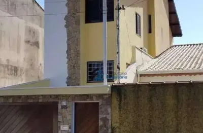 Sobrado espaçoso com 3 quartos e 4 banheiros em santo andré, sp