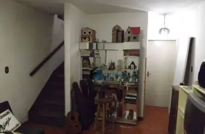 Sobrado com 2 quartos e 2 banheiros à venda - ótima localização!