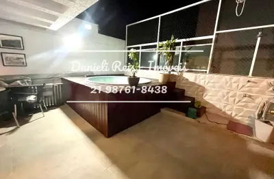 Cobertura duplex, piscina, 3 quartos, 2 suítes, 2 vagas.