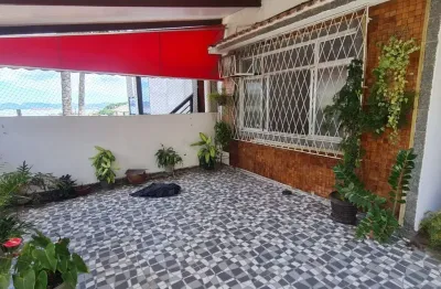Casa na freguesia com 3 quartos, suíte, vaga de garagem.