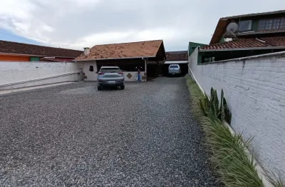 Casa na praia do ervino com ampla área de festa mesa de sinuca cancha de bocha