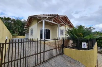 Linda casa em pomerode com 3 dormitórios sendo uma suíte um closet próximo ao komprao