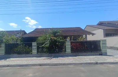Linda casa em pomerode próximo ao postinho escola agropecuária