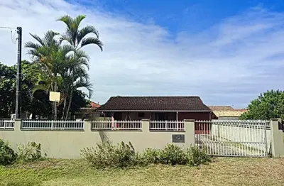 Linda casa na praia do ervino 300 metros da praia com ótimos vizinhos