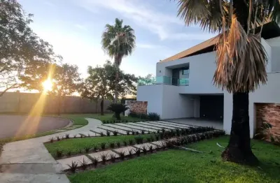 Vende-se sobrado de alto padrão no condomínio belvedere i – cuiabá/mt