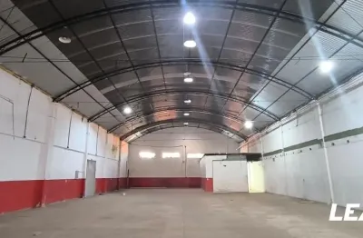 Aluga-se - armazém de 500m² no centro sul em várzea grande - mt