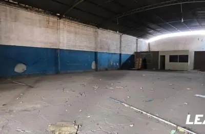 Aluga-se - armazém de 350m² no bairro costa verde em várzea grande - mt