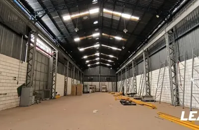 Alugo armazém de 663m² condomínio fechado na av. beira rio em cuiabá/mt