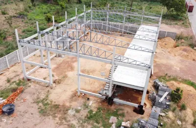 Armazém com 700 m² de área construída, localizado em várzea grande, a apenas 500 metros do trevo do lagarto e 200 metros da br, principal ligação com o norte do estado.