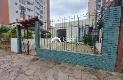Casa com 2 quartos à venda na Rua Fernando Cortez, 246, Cristo Redentor, Porto Alegre