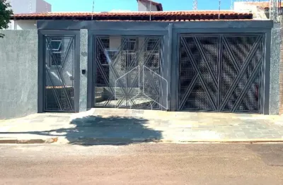 Casa com 3 quartos à venda na Rua Vicente Nunes Molinos, 6136, Jardim Jequitibá, Marília