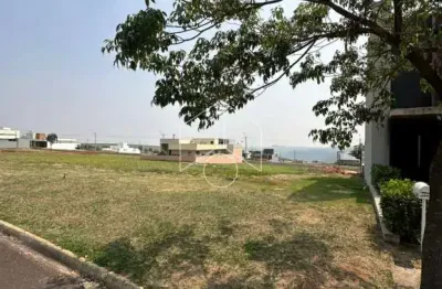 Terreno em Condomínio Fechado com Fácil Acesso à Rodovia e Universidades